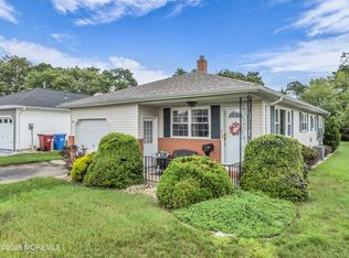 10 Biabou Dr, Toms River, NJ 08757