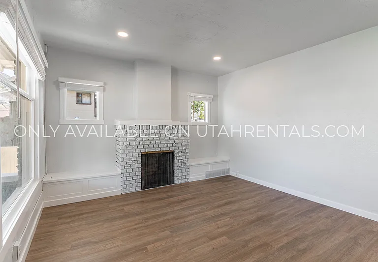 231 W 400 N — Photo 2