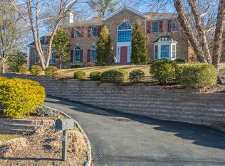 5 Tree Top Ln, Chatham, NJ 07928