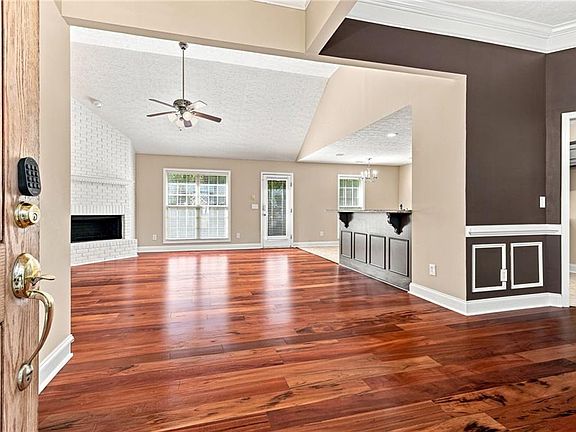 5th image of 31 Ridgebrook Dr