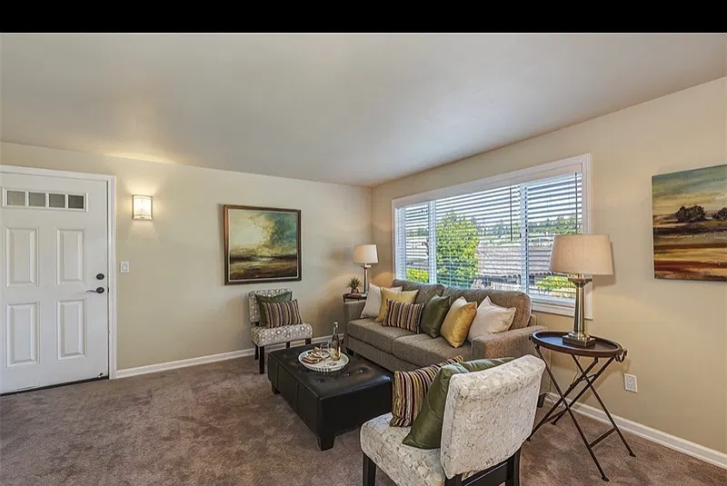 Edmonds Townhomes — Photo 4
