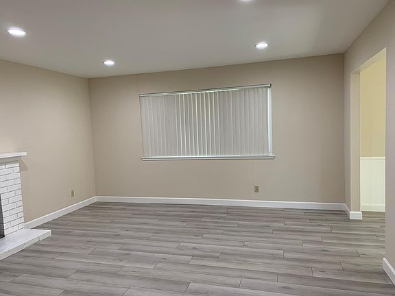 3rd image of 1433 Essex Way #1433