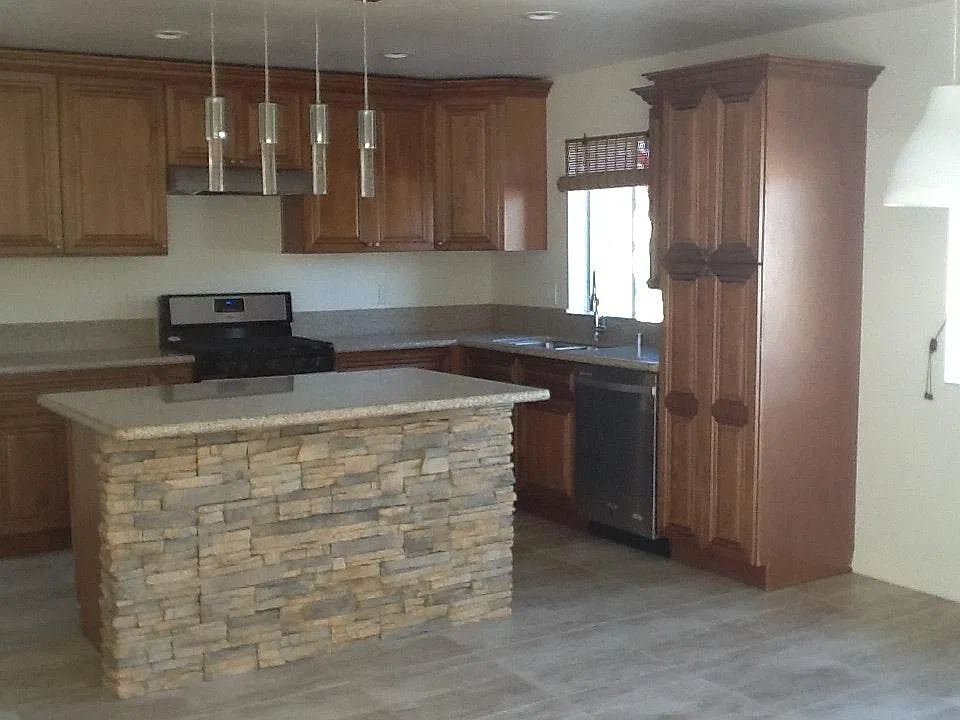 7792 Glencoe Drive — Photo 2