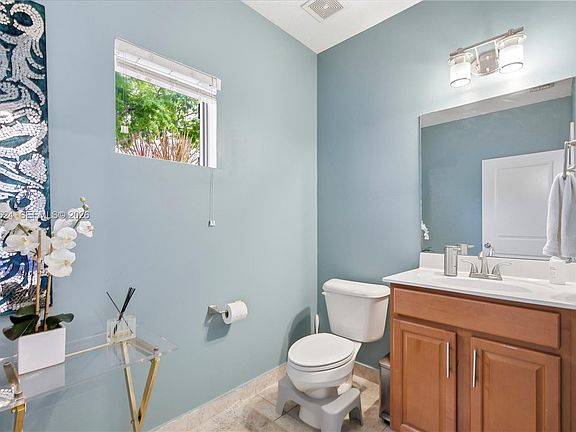 4th image of 324 NE 194th Ln