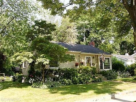 3rd image of 250 Cherry Ct