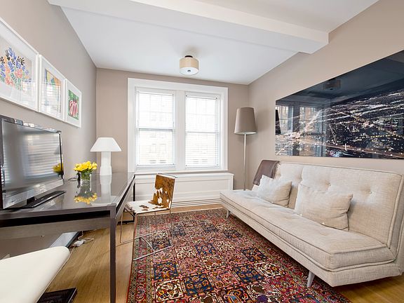 4th image of 27 W 72nd St #803