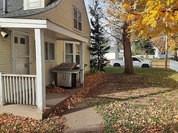 3rd image of 305 3rd St