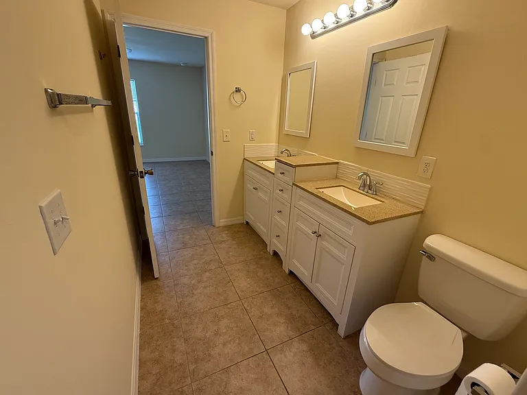 4131 SW 8th Pl #4131 — Photo 11