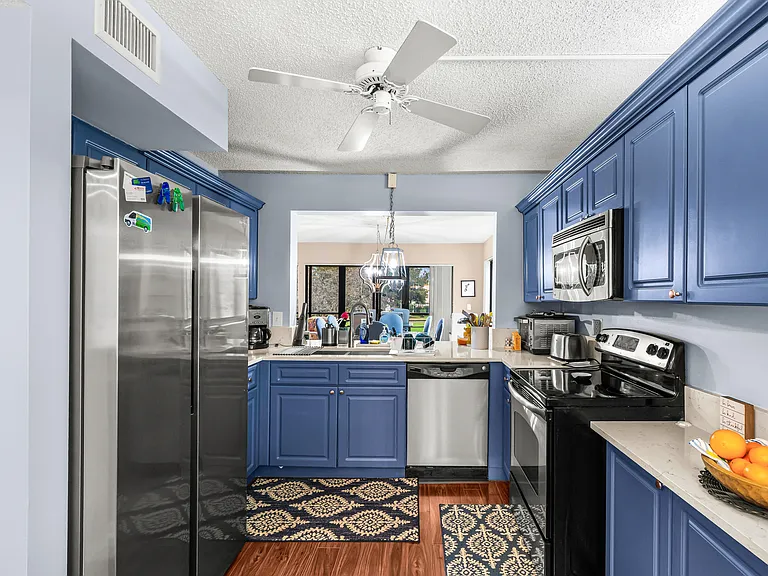 5687 Fairway Park Dr — Photo 15