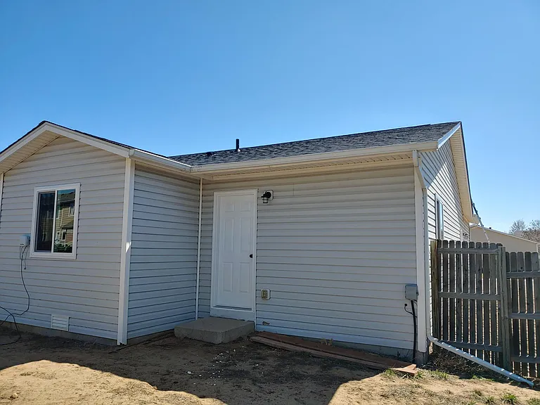 3105 Anchor Dr — Photo 2