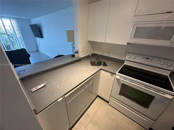 486 NW 165th Street Rd APT B303, Miami, FL 33169