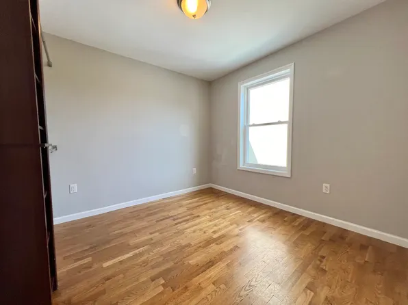 728 Courtlandt Avenue image 3 of 6