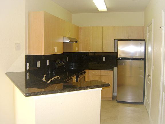3rd image of 402 Belmont Pl