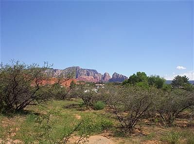 5th image of 220 Sunset Dr
