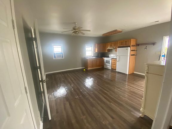 3rd image of 549 Virginia Ave