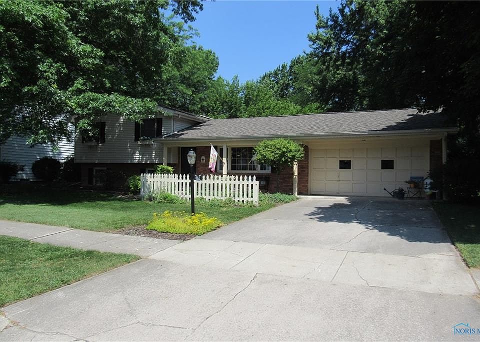 1st image of 882 Bexley Dr