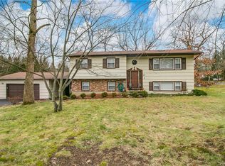 2 Arrowhead Ln, Suffern, NY 10901