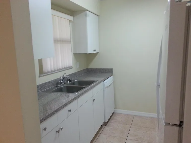 3203 Poolside Dr — Photo 3