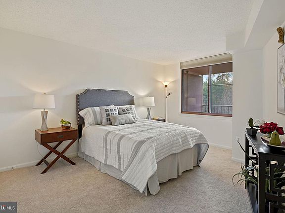 5th image of 10101 Grosvenor Pl APT 701