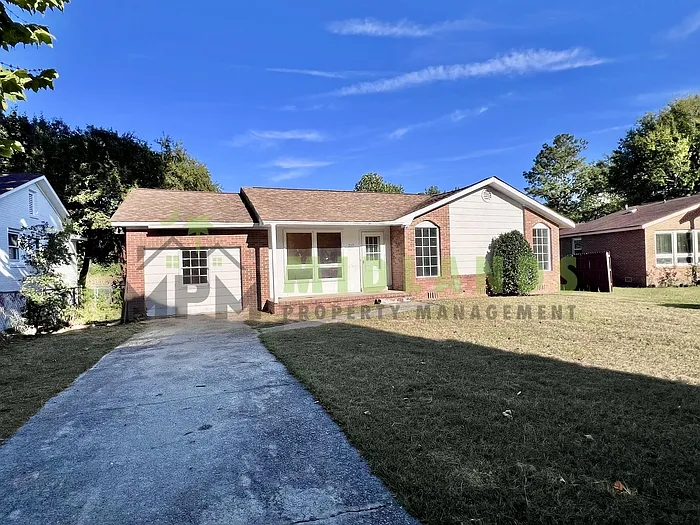 3 bed, 1.5 bath, 1371 sqft, $1,350 — Photo 2