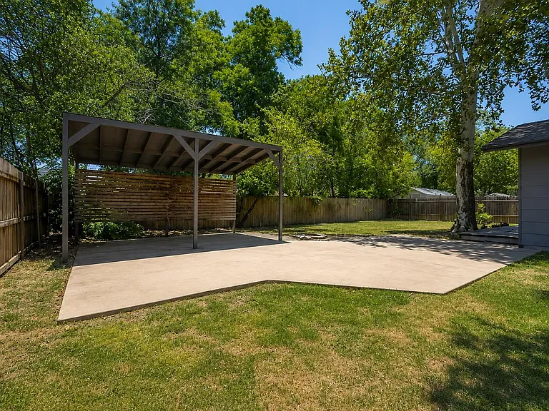 2105 Fortview Rd — Photo 32
