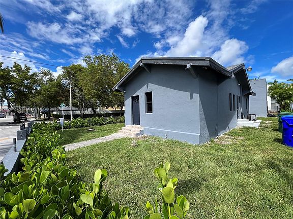2nd image of 203 SW 10th Ave #1