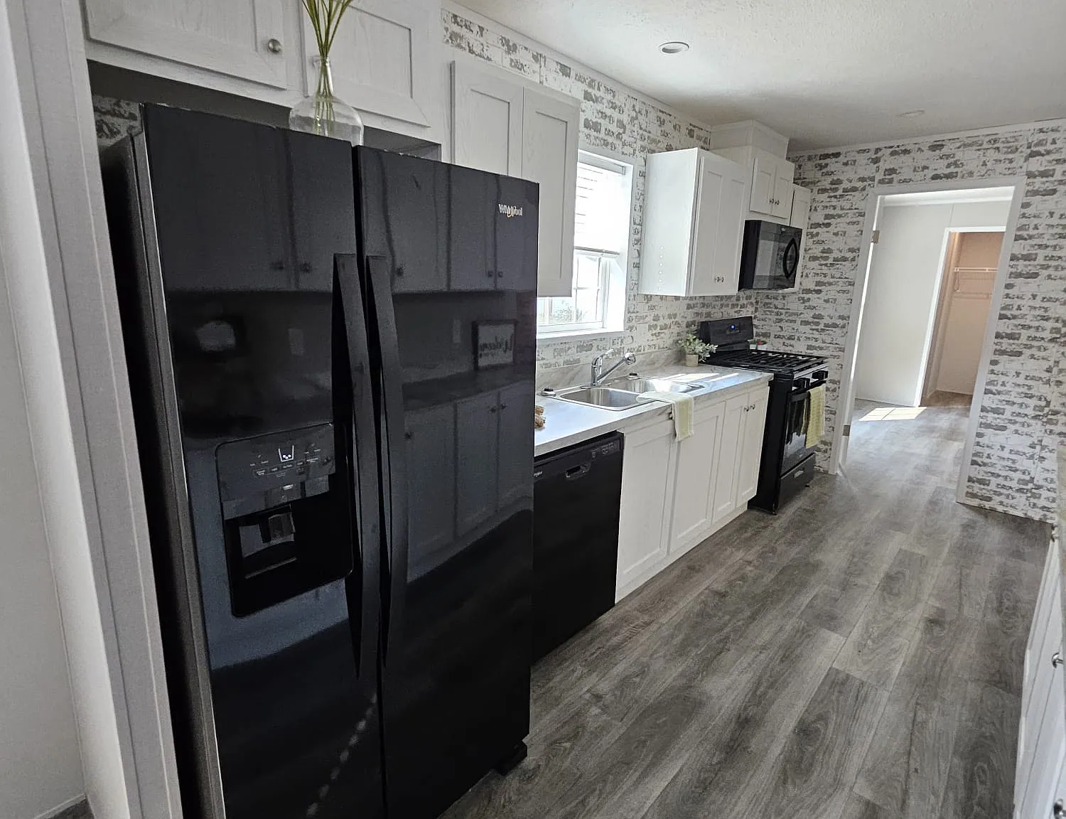 Hillview — Photo 4