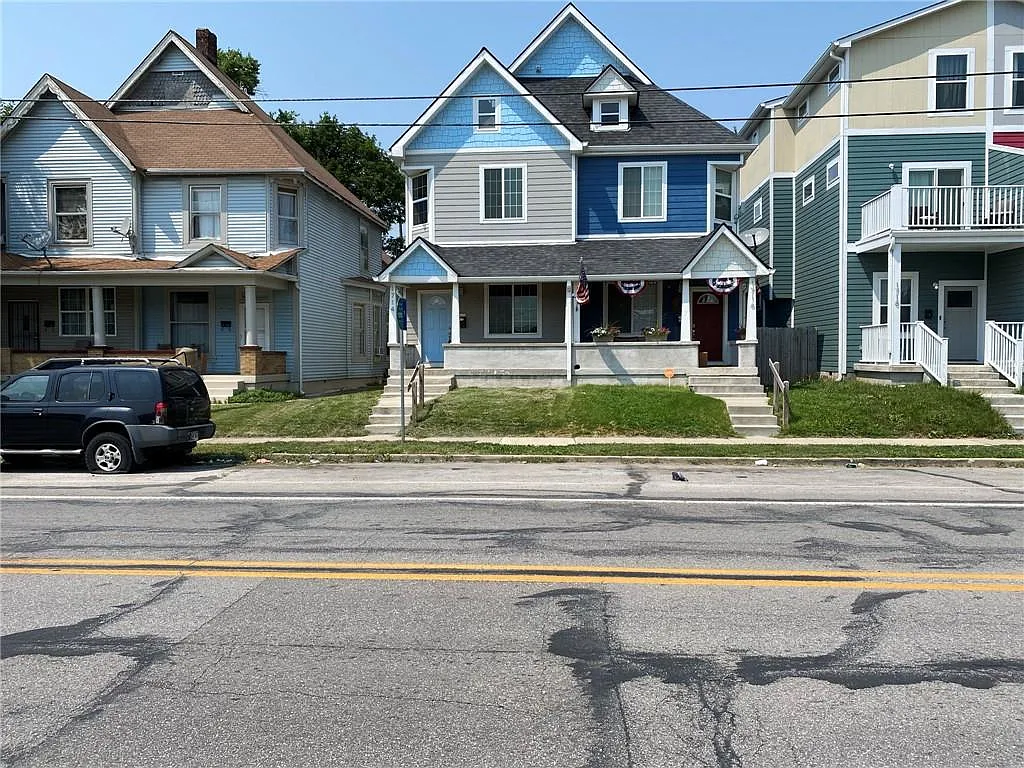 1714 Prospect St photo 1