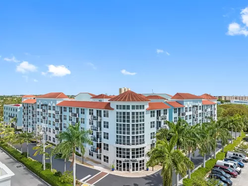 Miami FL apartments For Rent | Paraiso at Fountain Square Luxury Apartments | Apartments near FIU - Paraiso at Fountain Square