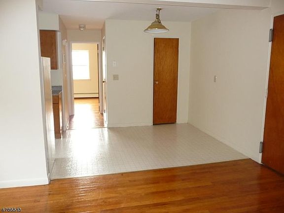 5th image of 729 Washington Ave APT 6
