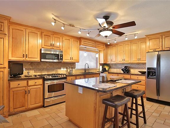 4th image of 1318 S Leggett Dr