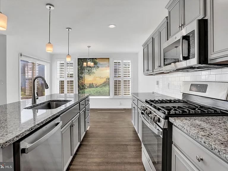 28 Long Bend Dr — Photo 8