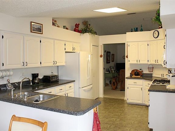 2nd image of 26037 Newcombe Cir