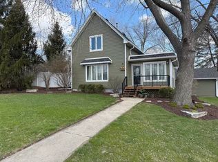 300 Division St, South Elgin, IL 60177