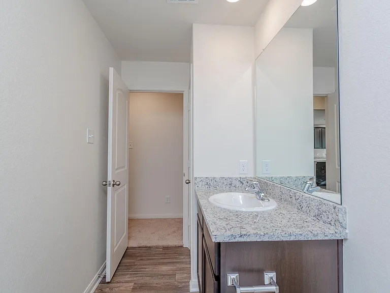 15214 Harbor Lndg — Photo 25