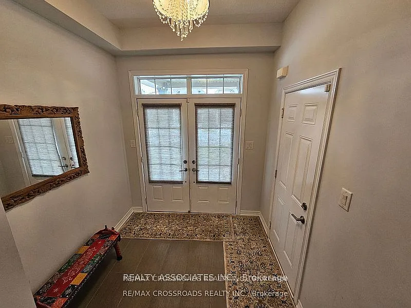 5 bed, $3,850 — Photo 2