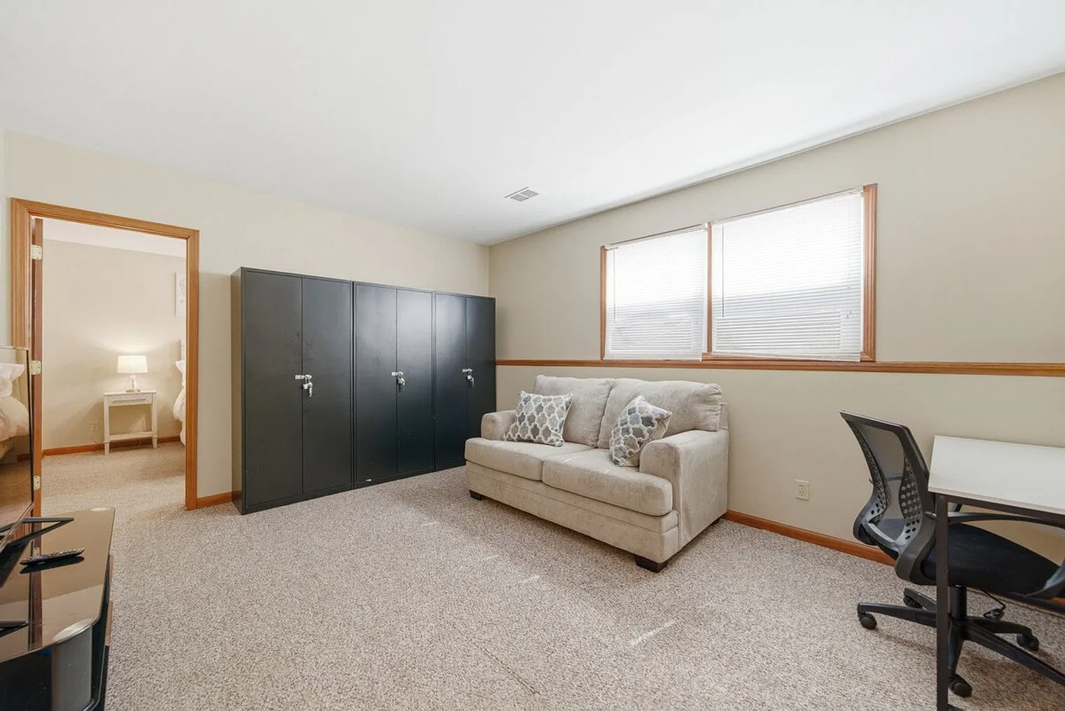 5 bed, 3.0 bath, 2992 sqft, $13,596 — Photo 1
