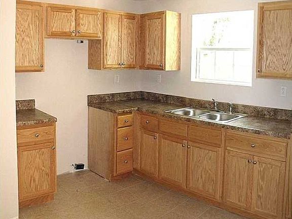 3rd image of 724 Lupton Dr