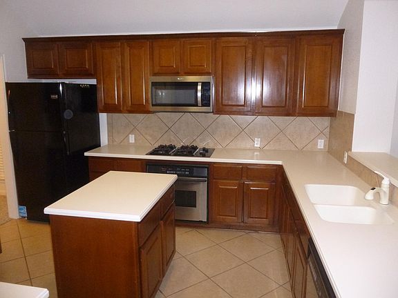 5th image of 1903 Wood Glen Dr