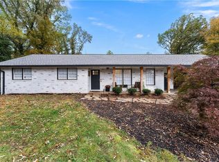 13 Meadowview Cir, Cartersville, GA 30121