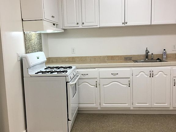2nd image of 1030 Adams St #2