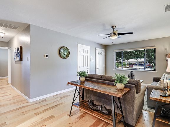 4th image of 1424 Glorieta St NE