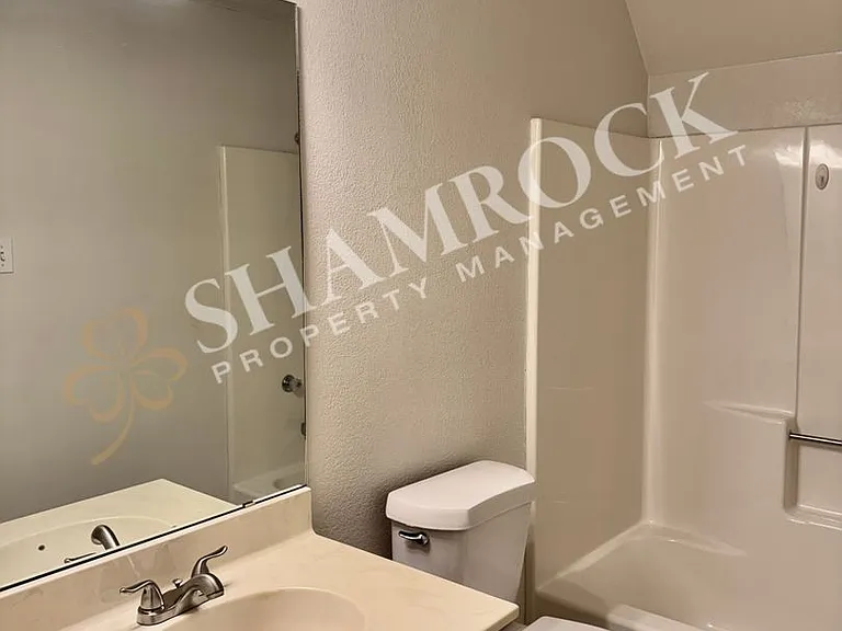 712 N Crooked Creek Rd — Photo 15