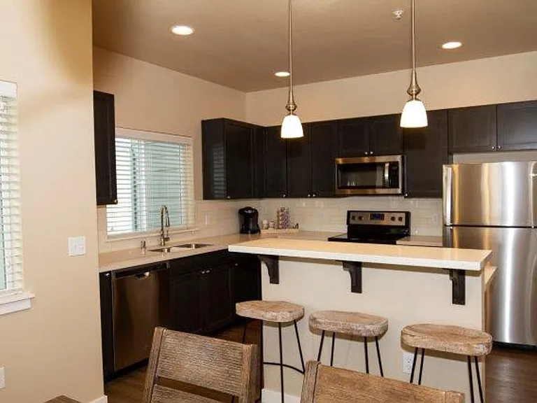 537 Sandalwood Dr SW #101 — Photo 5