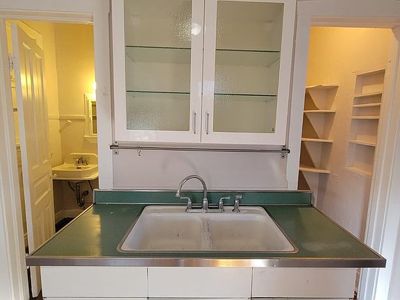 5th image of 2409 S Hoyne Ave #206