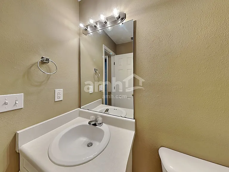 208 Winding Willow Trl — Photo 15