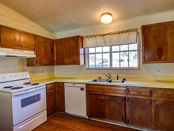 3rd image of 114 Oakview Dr