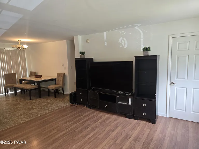 103 Spruce Pl — Photo 4