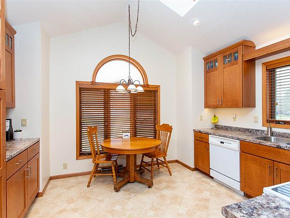 5th image of 1103 Barnett Dr