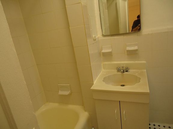 4th image of 32-16 Crescent St #3F